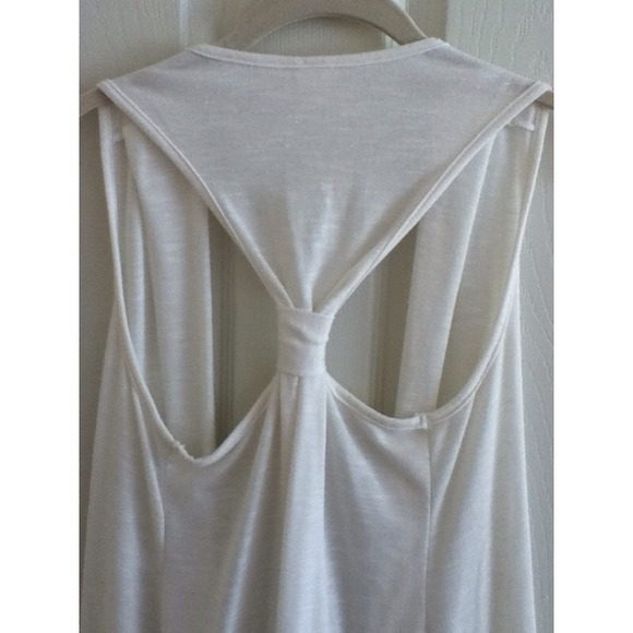 🚫SOLD🚫 White sleeveless cardigan with open back - Picture 4 of 4