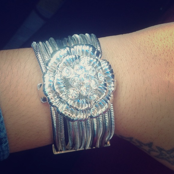 Premier design bracelet. - Picture 1 of 2