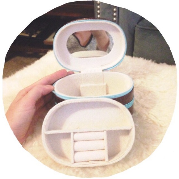Jewelry box