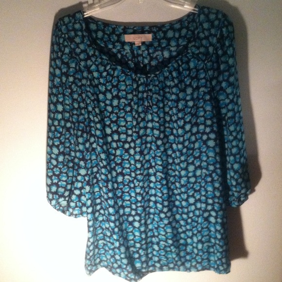 Beautiful flowing LOFT top