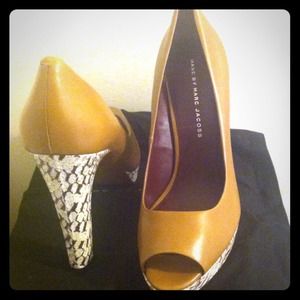 Marc by Marc Jacobs camel peep toe pumps