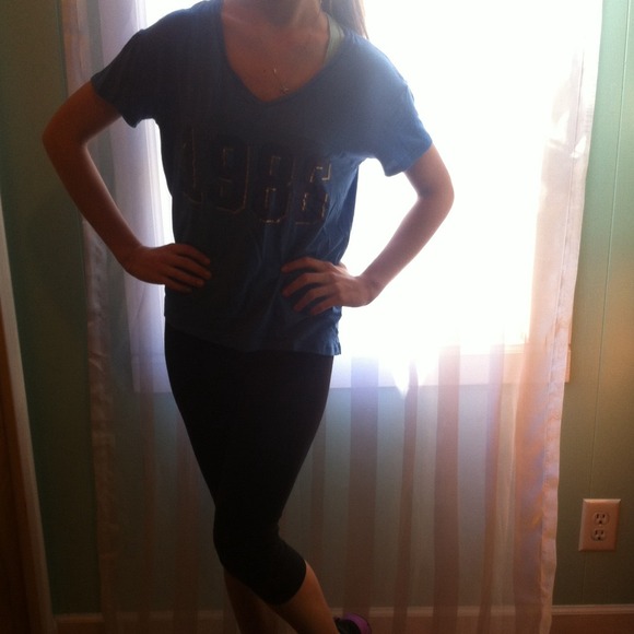 Vs pink v-neck in xsmall