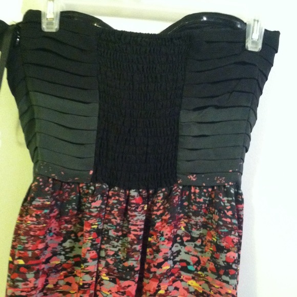 Pretty dress - Picture 3 of 3