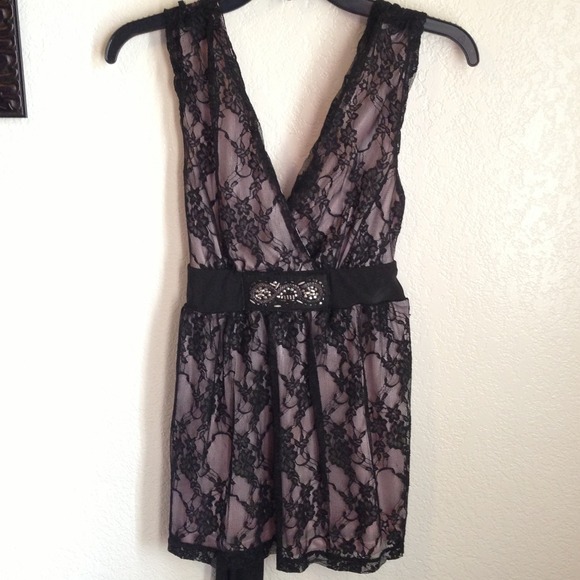 ❌SOLD❌💗Cute Pink and black top 💕 Size M - Picture 2 of 4