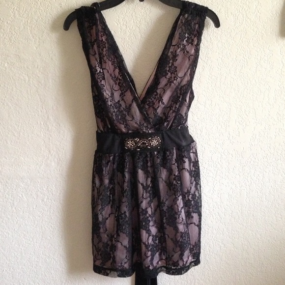 ❌SOLD❌💗Cute Pink and black top 💕 Size M - Picture 4 of 4