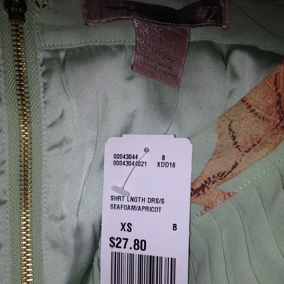 🎉2x HOST PICK🎉 Love 21 Lily Swing Dress. - Picture 2 of 4