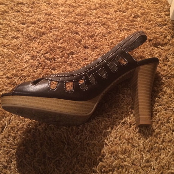 Chocolate brown Hot Kiss Heels - Picture 3 of 4