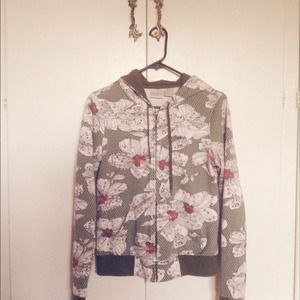 •• Ezekiel brand hoodie ••