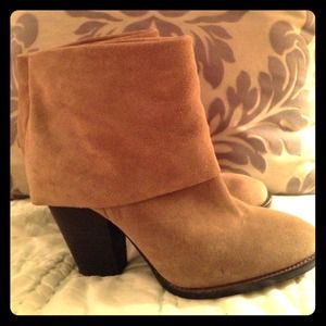 🎉Host Pick🎉 November- Suede Booties