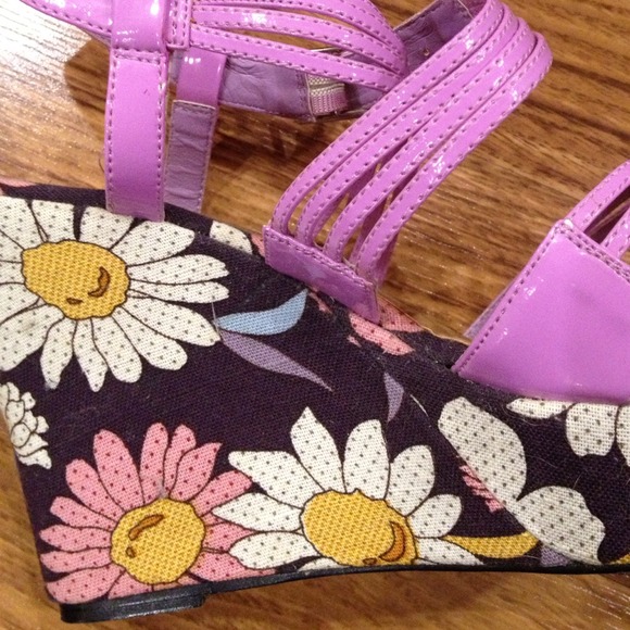 Multi-colored, floral wedges - Picture 3 of 4