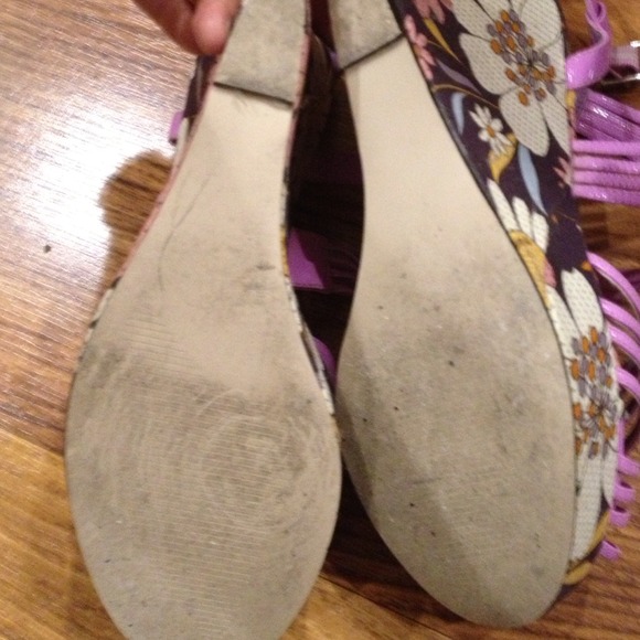 Multi-colored, floral wedges - Picture 4 of 4