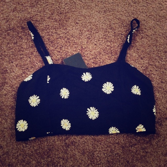 📦BUNDLE📦BRANDY MELVILLE Daisy bralette & sweater