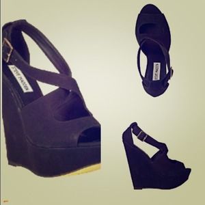 Steve Madden black wedges
