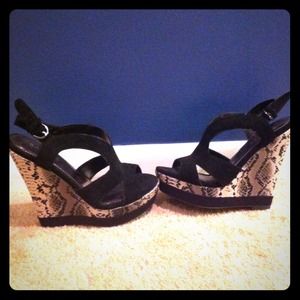 Black suede wedge/Bakers