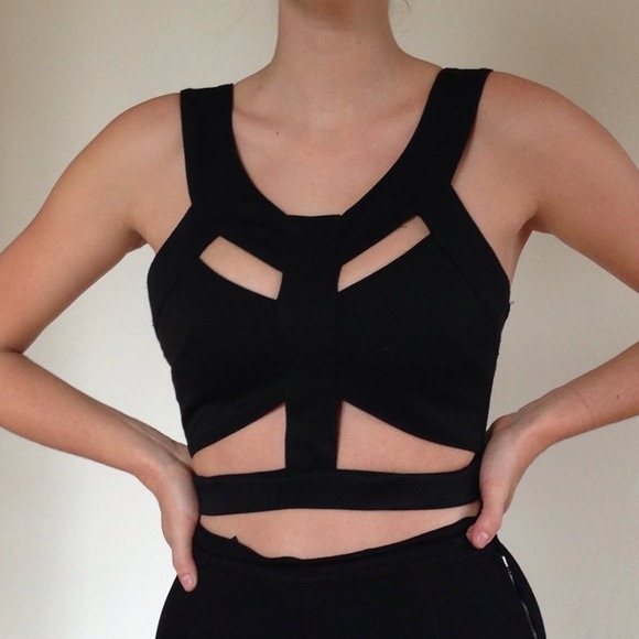 ❌SOLD❌Cut-Out Crop Top - Picture 2 of 4