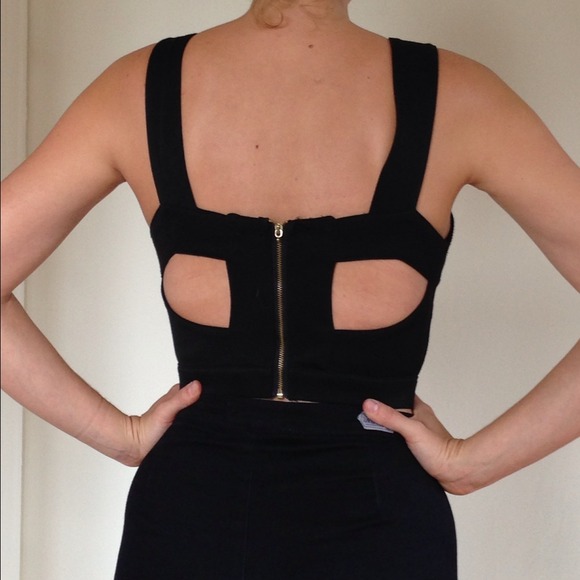 ❌SOLD❌Cut-Out Crop Top - Picture 3 of 4