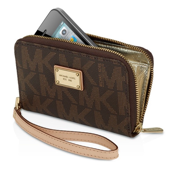 MICHAEL Kors Essential Zip Wallet for iPhone4S - Picture 2 of 4