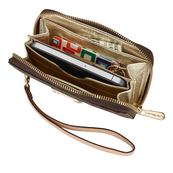 MICHAEL Kors Essential Zip Wallet for iPhone4S - Picture 3 of 4