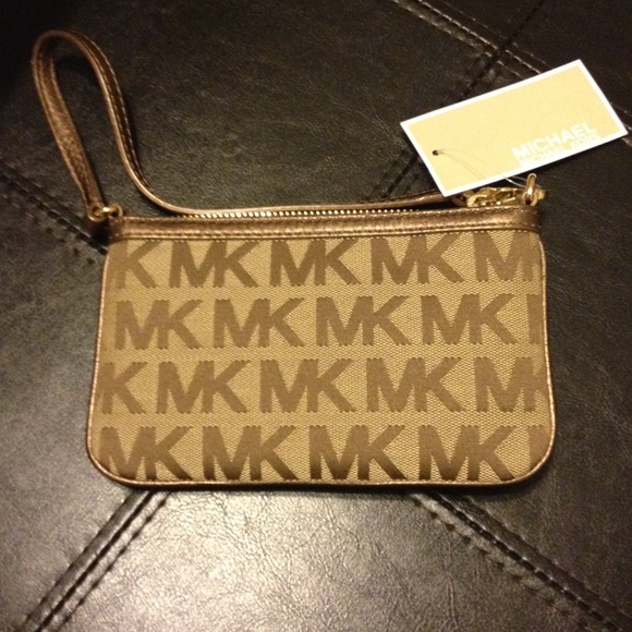 π«SOLDπ«MICHAEL KORS Wristlet Wallet. π - Picture 2 of 2