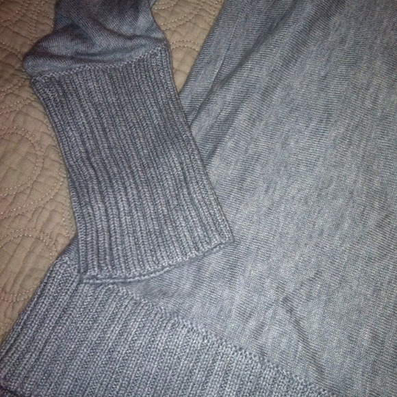 🌟SOLD IN BUNDLE🌟The Limited Sweater - Picture 3 of 4