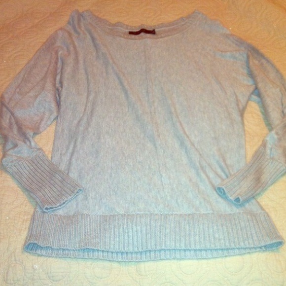 🌟SOLD IN BUNDLE🌟The Limited Sweater - Picture 4 of 4