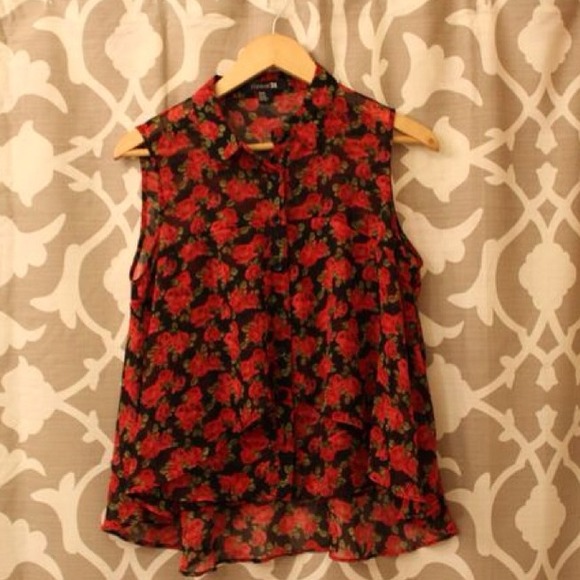 🚫SOLD🚫 🎉HOST PICK🎉 Sleeveless Rose Blouse - Picture 2 of 4