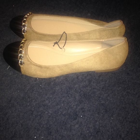 Gold chain flats!!