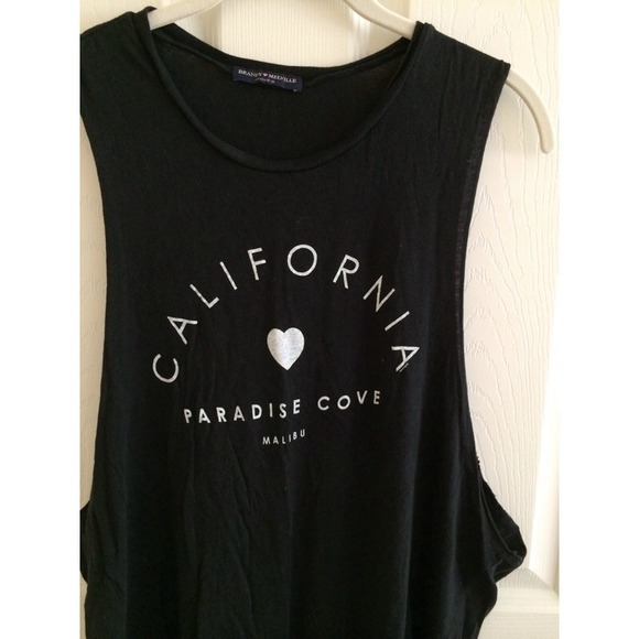 🚫SOLD🚫 Brandy Melville paradise cove tee! - Picture 4 of 4