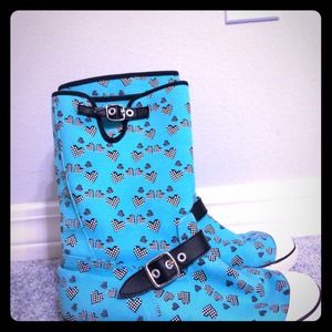 Adorable Rainboots!