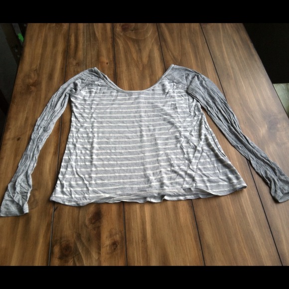 ✳️sold✳️ Long sleeve u neck top