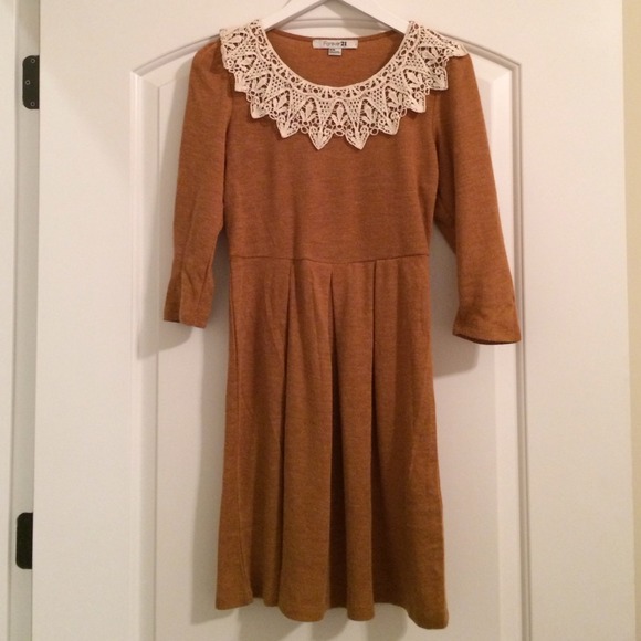 SOLD - Forever 21 lace dress