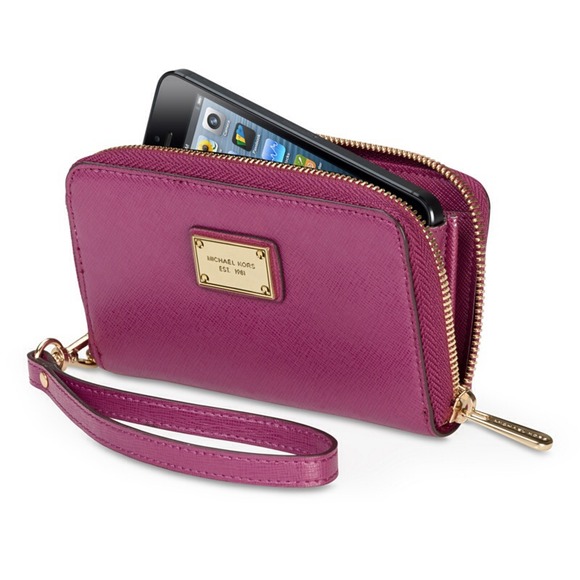 MICHAEL Michael Kors Essential Zip Wallet iPhone5 - Picture 2 of 4