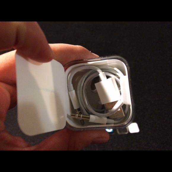 Brand new iPod shuffle. SOLD! - Picture 2 of 4