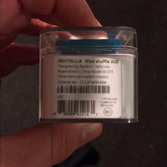 Brand new iPod shuffle. SOLD! - Picture 3 of 4