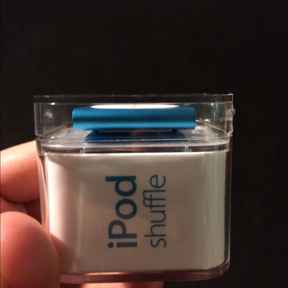 Brand new iPod shuffle. SOLD! - Picture 4 of 4