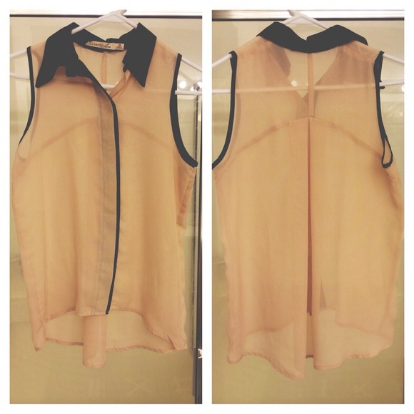 Nude sleeveless shirt with black collar and trim - Picture 1 of 1