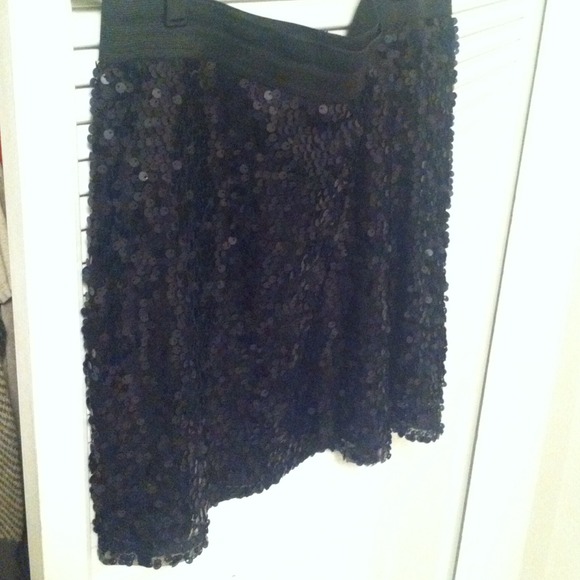 Black sequin mini skirt! - Picture 2 of 2