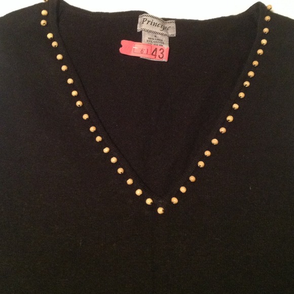 Black knitted top with beige beads ✂️ - Picture 2 of 2