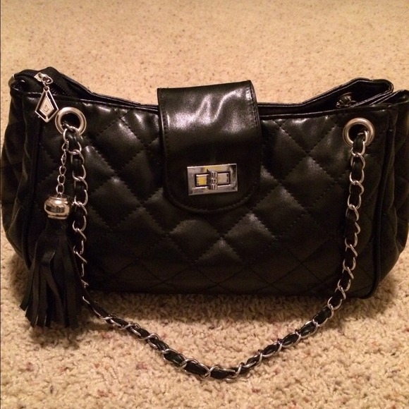 🚫Sold🚫Black quilted bag w chain handle