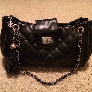 🚫Sold🚫Black quilted bag w chain handle