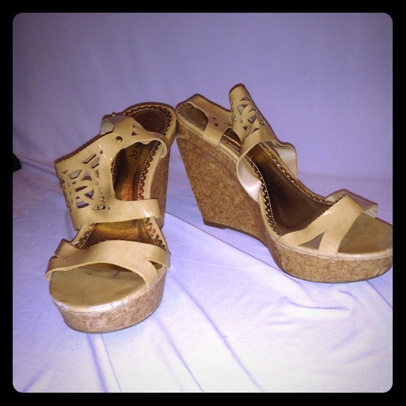 Nude wedges