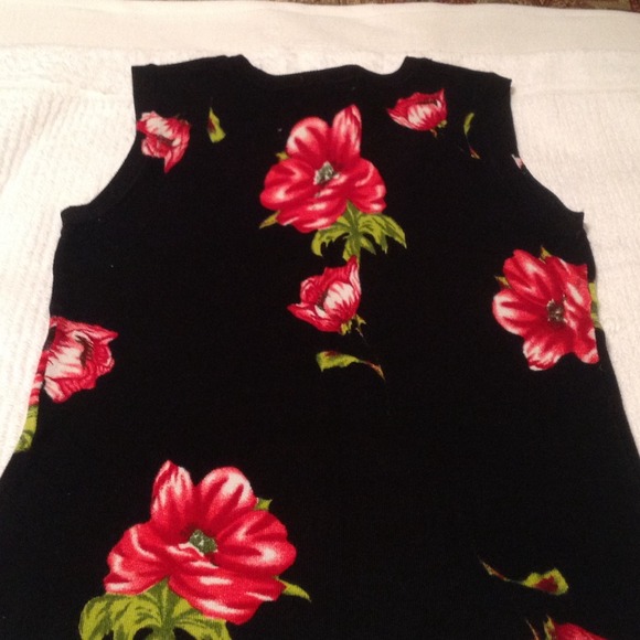 Black top with floral design and sequins!😄 - Picture 3 of 3