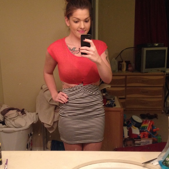 ❌SOLD❌ Coral black and white stripe cutout body-co - Picture 3 of 4