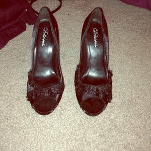 Black pumps