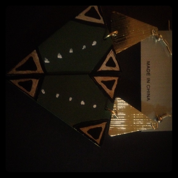 Earrings - Picture 1 of 1