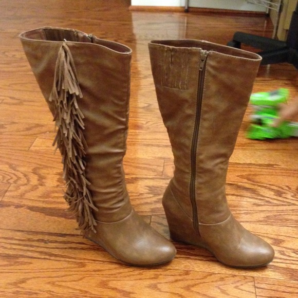 Boot it is 7.5 but fit like 8 .