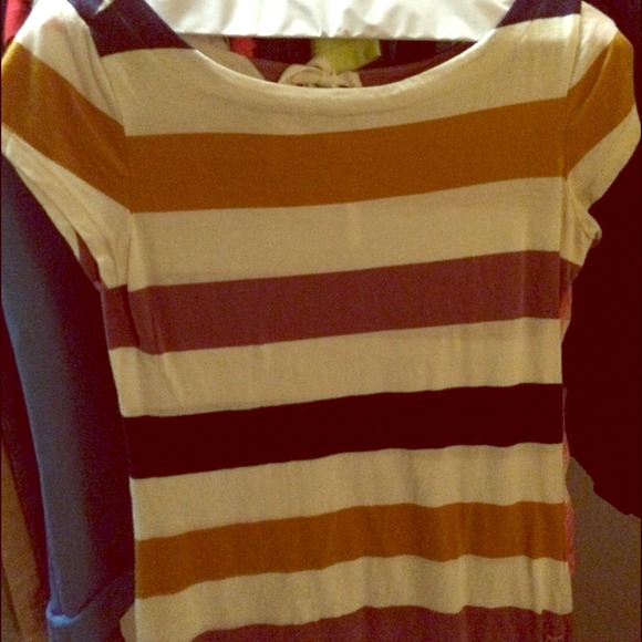 xs striped Tshirt with ties in the back
