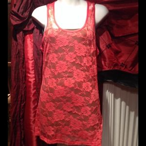 ⭐️Coral colored lace tank⭐️
