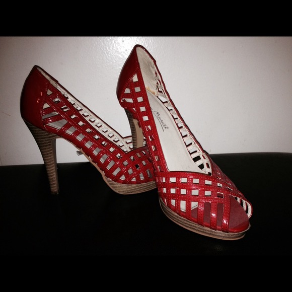 Red heels - Picture 2 of 2