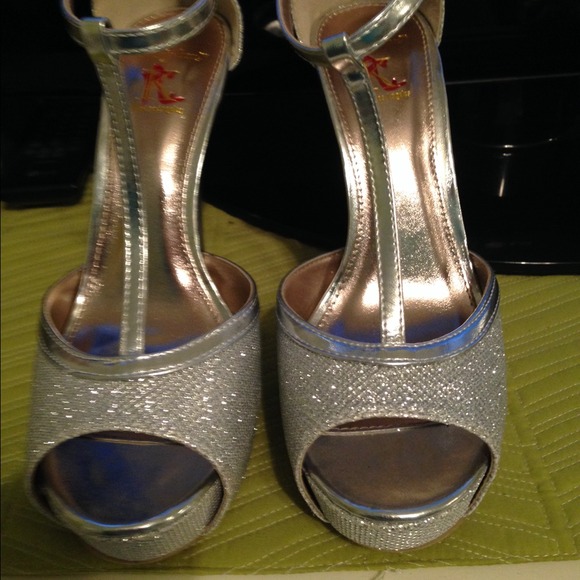 Glitter T Strap High Heels - Picture 2 of 3
